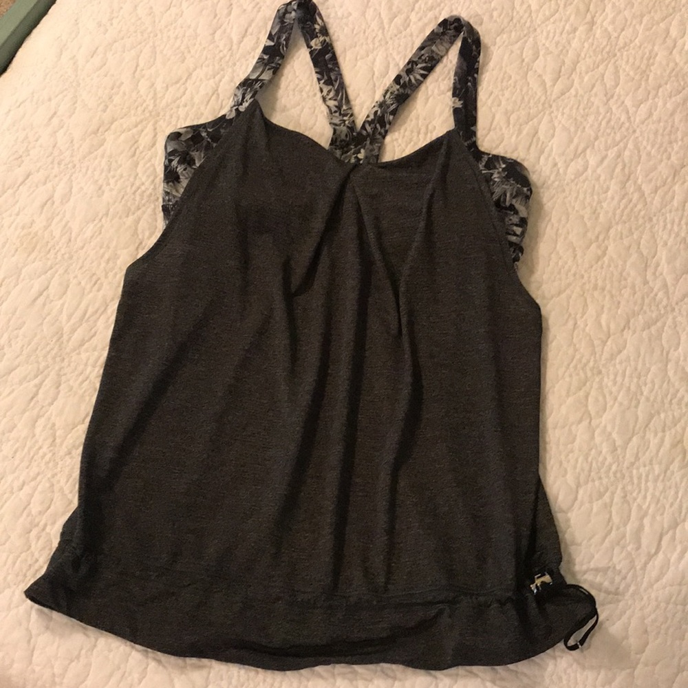 Lululemon tank with built in contrast bra. Sz 8 - Picture 8 of 8